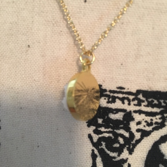 SOLD OUT - 🎉3xHP🎉 White Druzy Necklace - Picture 8 of 8